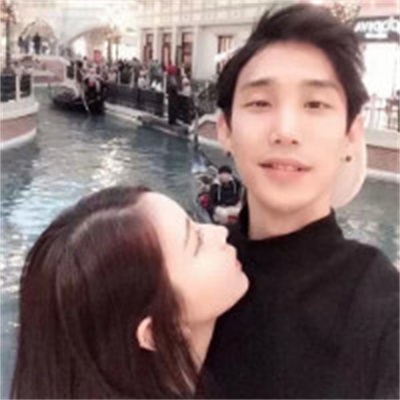 一男一女个性图片 深情恩爱情侣头像真人