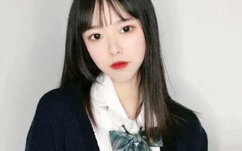 唯美画风超甜蜜 恩爱情侣头像一人一半单人版