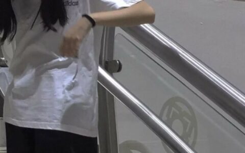 高清冷酷情头一左一右真人图片 一男一女冷酷情头