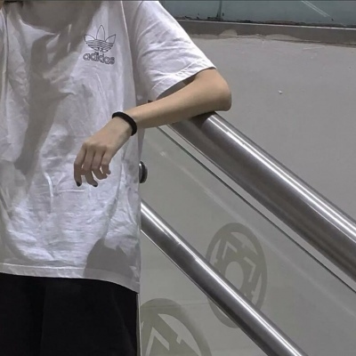 高清冷酷情头一左一右真人图片 一男一女冷酷情头