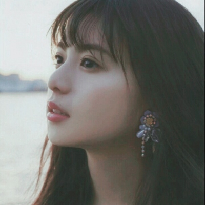 记得保持善良美女图片 路还很长