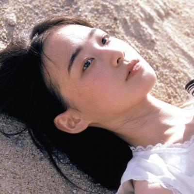 记得保持善良美女图片 路还很长