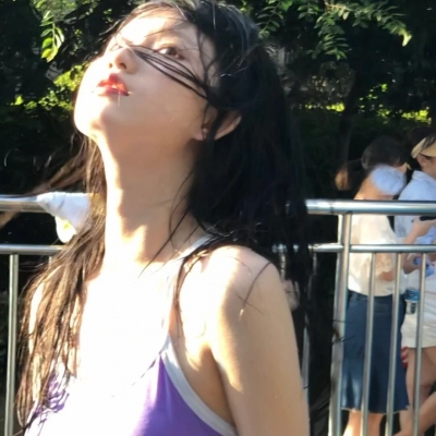 记得保持善良美女图片 路还很长