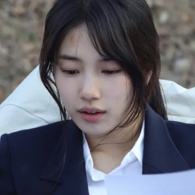 记得保持善良美女图片 路还很长