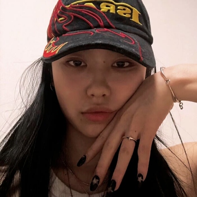 记得保持善良美女图片 路还很长