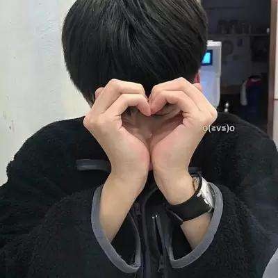 高清一男一女的小众优质情头图片 情侣头像小众高端