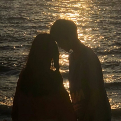 高清以夕阳为背景的情侣头像图片 日落情侣头像一男一女