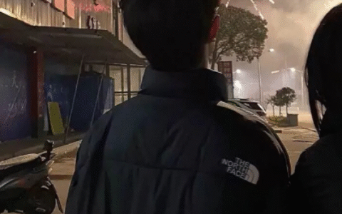 高清好看的不易撞双人情侣头像不露脸图 真人情侣头像双人不露脸