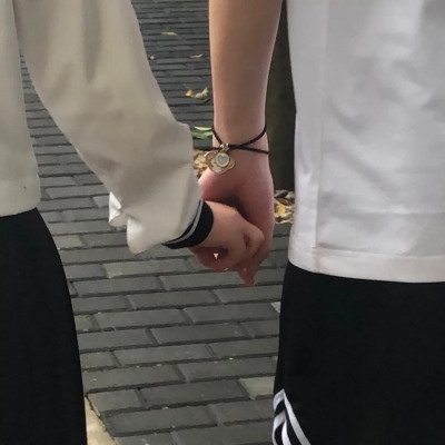 高清好看的不易撞双人情侣头像不露脸图 真人情侣头像双人不露脸