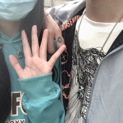 高清好看的不易撞双人情侣头像不露脸图 真人情侣头像双人不露脸