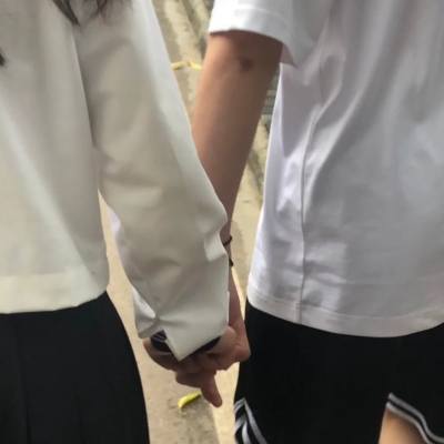 高清好看的不易撞双人情侣头像不露脸图 真人情侣头像双人不露脸