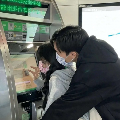 高清甜蜜小两口热恋情侣头像图片 抖音最火的热恋情侣头像
