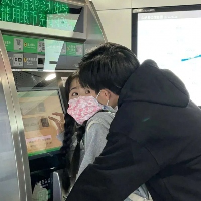 高清甜蜜小两口热恋情侣头像图片 抖音最火的热恋情侣头像
