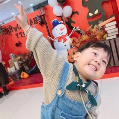 男娃 高清可爱的萌娃情头高清一左一右图片