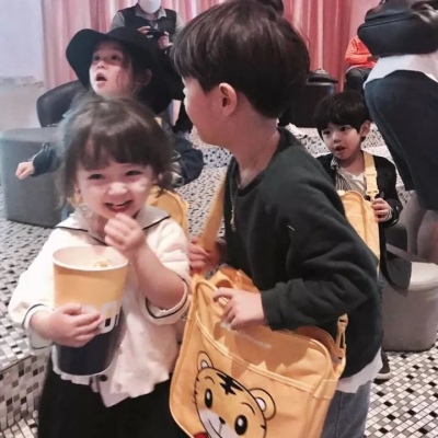 高清一对两张的时尚个性潮流情侣头像图片