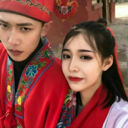 高清红衣婚嫁的情侣头像图片 红衣情侣头像一对