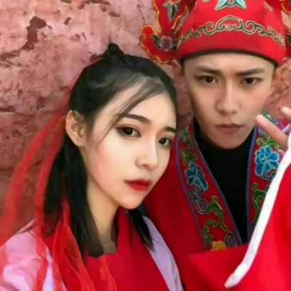 高清红衣婚嫁的情侣头像图片 红衣情侣头像一对