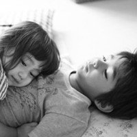 两人一张的欧美风可爱小孩情侣头像图片 欧美风小孩子情头