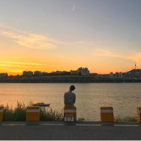 背影情侣头像一男一女,高清唯美好看的背影情侣头像一人一张图片