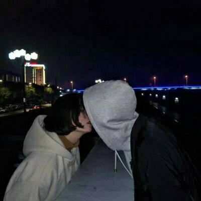 成熟情侣间的甜蜜时光 情侣头像成熟浪漫的