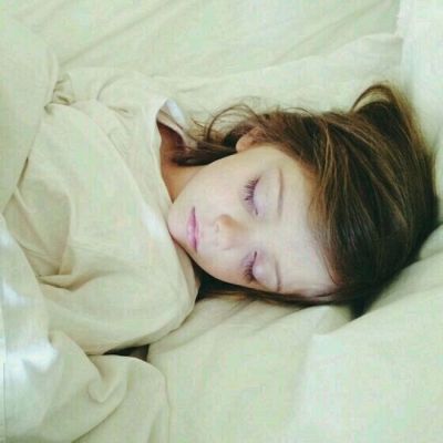 高清好看的小孩子情侣头像 一男一女超可爱的小孩子情侣图片头像