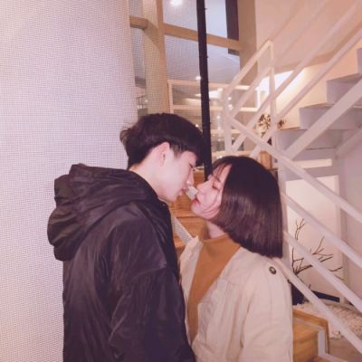 情侣头像接吻一对两张,高清浪漫的情侣头像双人两张接吻
