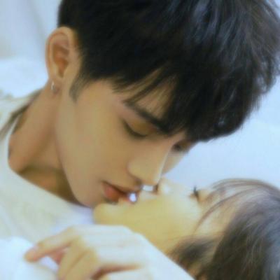 高清好看的唯美恋人头像图片两张一对