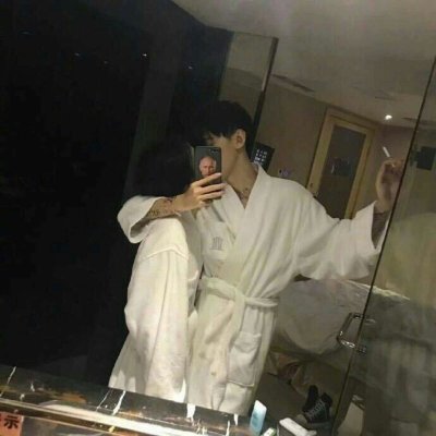 比较个性的真人情头两张高清好看